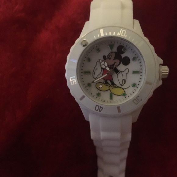 🎁Small face chronograph style watch/white - Picture 2 of 3